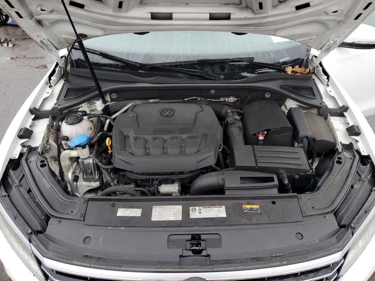 2018 Volkswagen Passat - Image 11