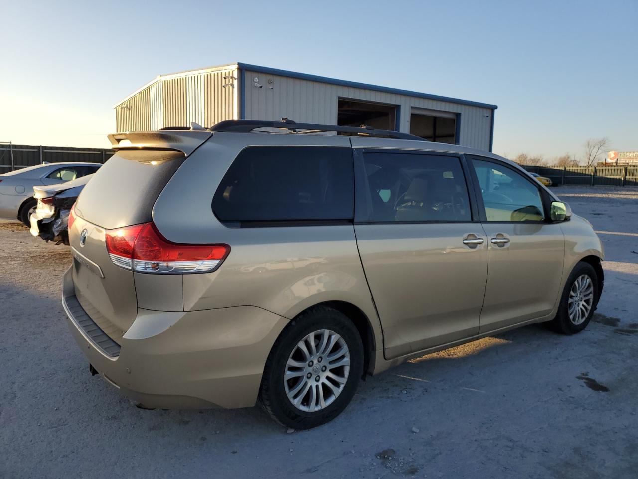 2011 Toyota Sienna - Image 3