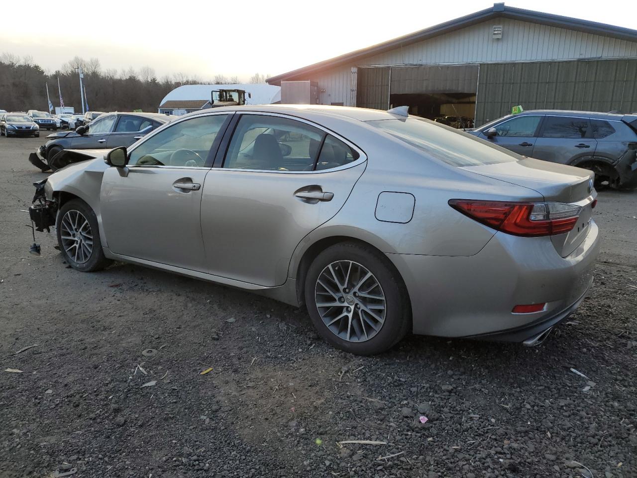 2016 Lexus ES - Image 2