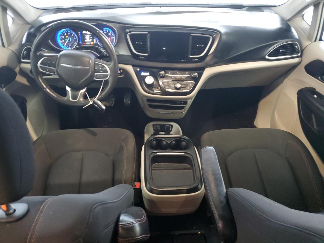 2020 Chrysler Pacifica - Image 8