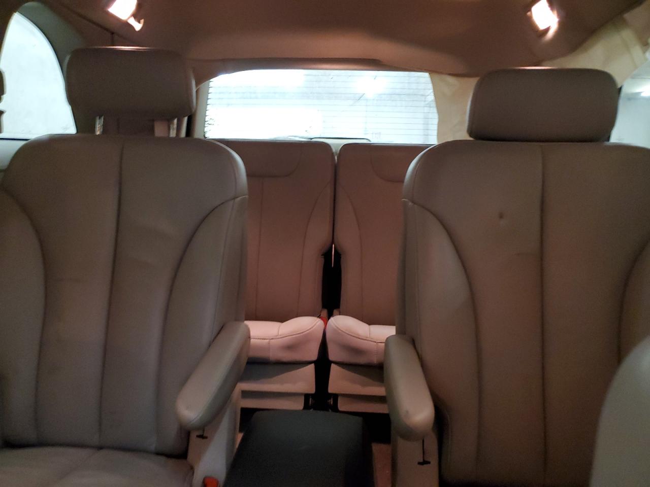 2004 Chrysler Pacifica - Image 10