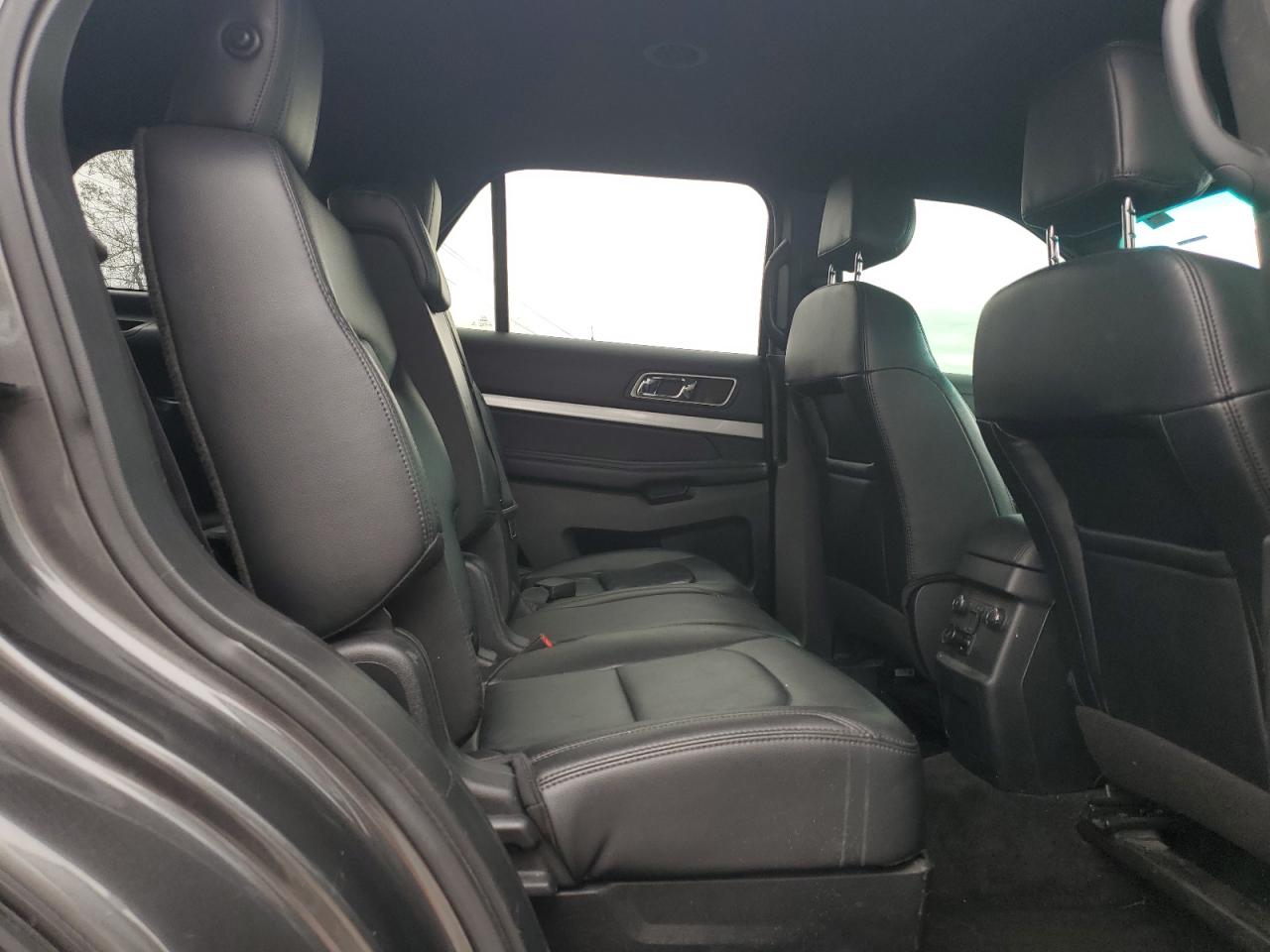 2016 Ford Explorer - Image 11