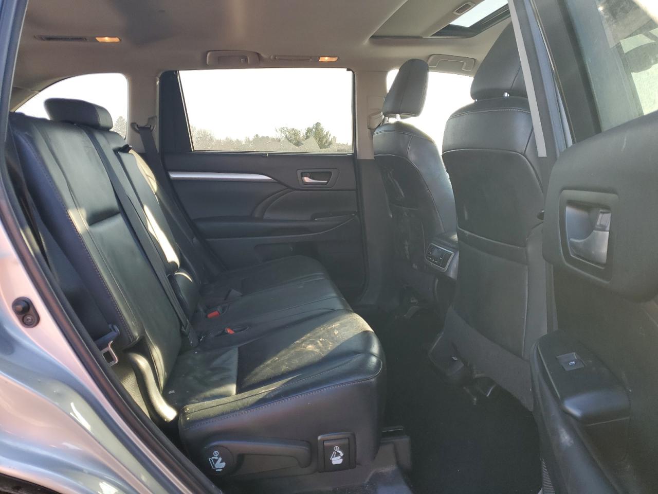 2016 Toyota Highlander - Image 11