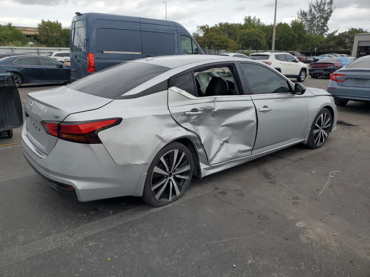 2022 Nissan Altima - Image 3