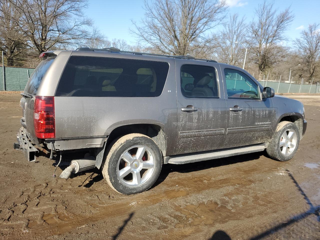 2013 Chevrolet Suburban - Image 3