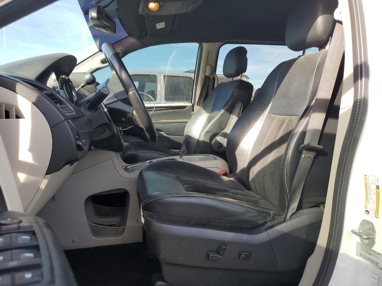 2017 Dodge Caravan - Image 7