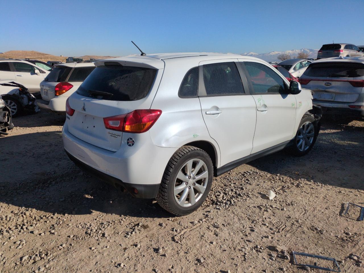 2015 Mitsubishi Outlander - Image 3