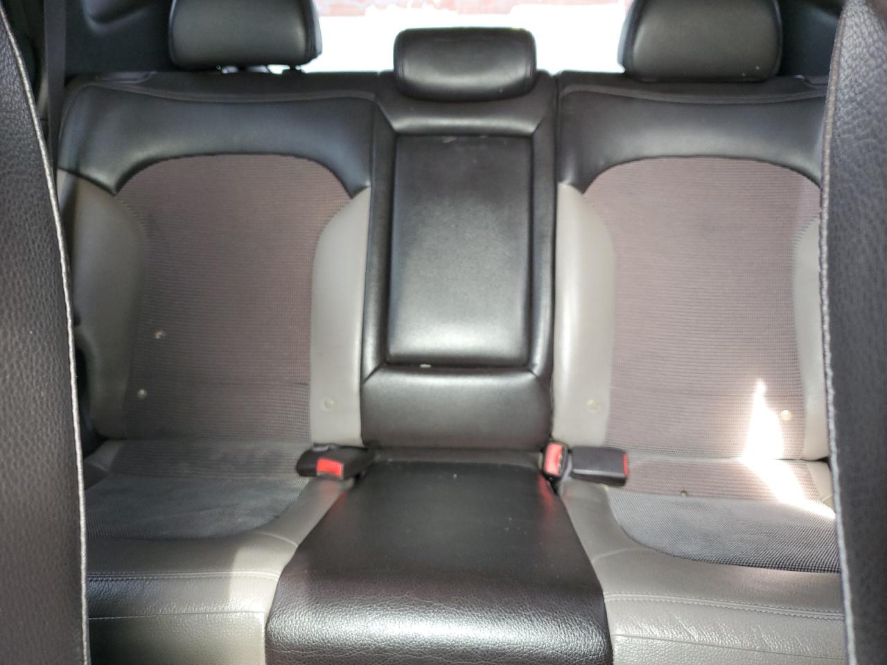 2010 Hyundai Tucson - Image 10