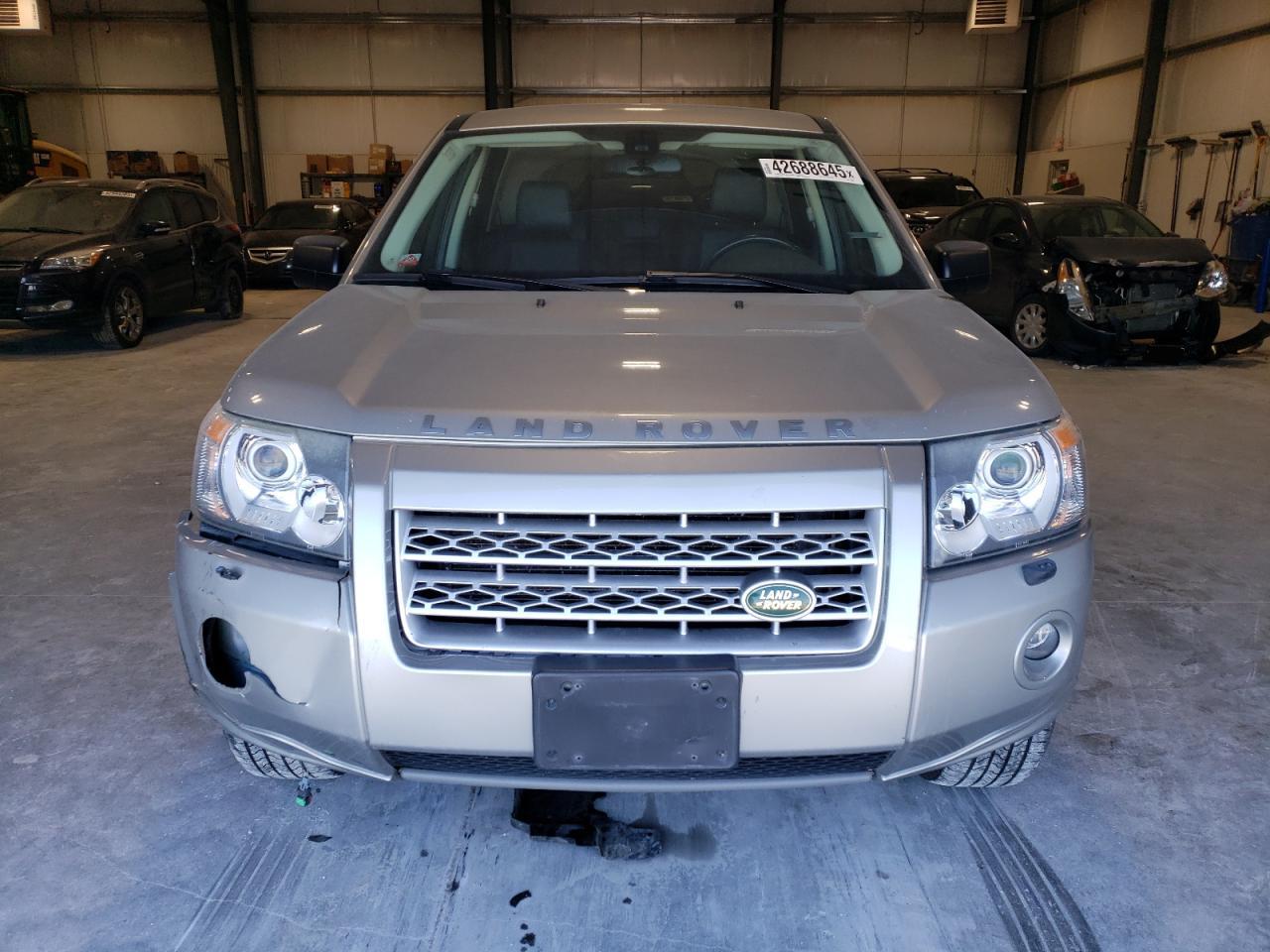 2010 Land Rover LR2 - Image 5
