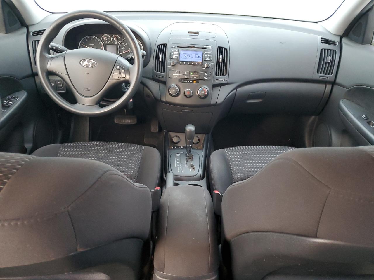 2010 Hyundai Elantra - Image 8
