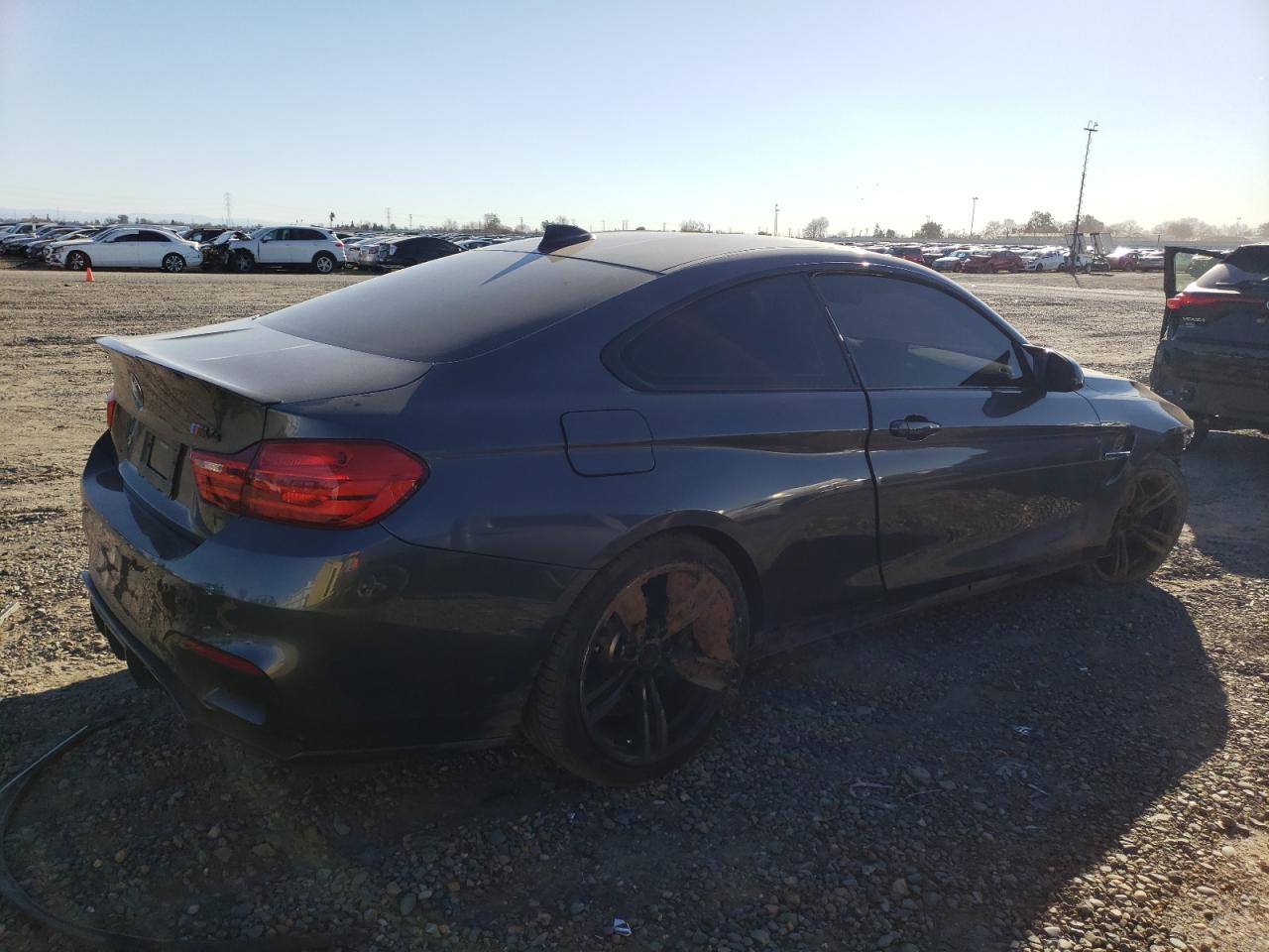 VIN WBS3R9C54GK336532 2016 BMW M4 no.3