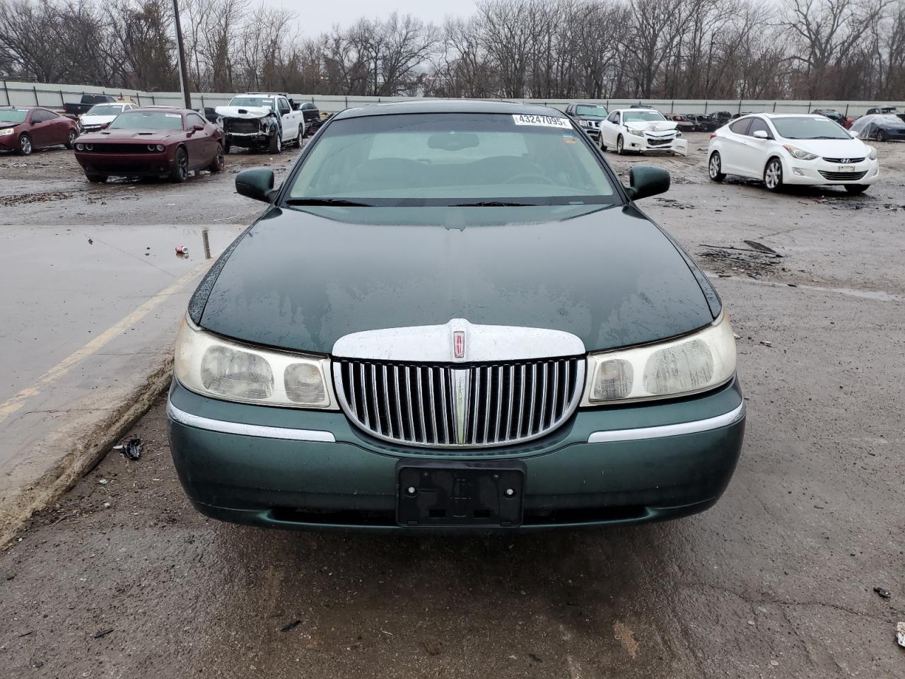 1999 Lincoln Town Car - Image 5