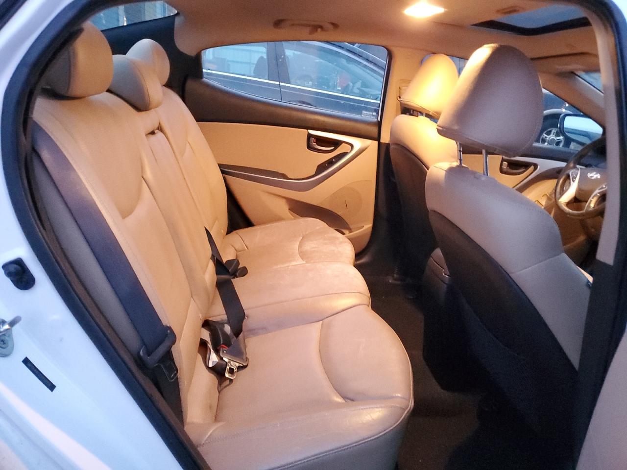 2012 Hyundai Elantra - Image 10