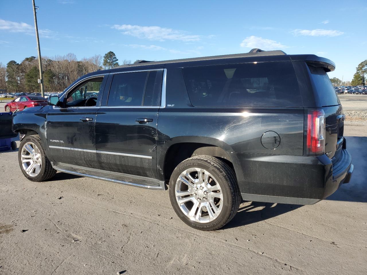 2019 GMC Yukon - Image 2