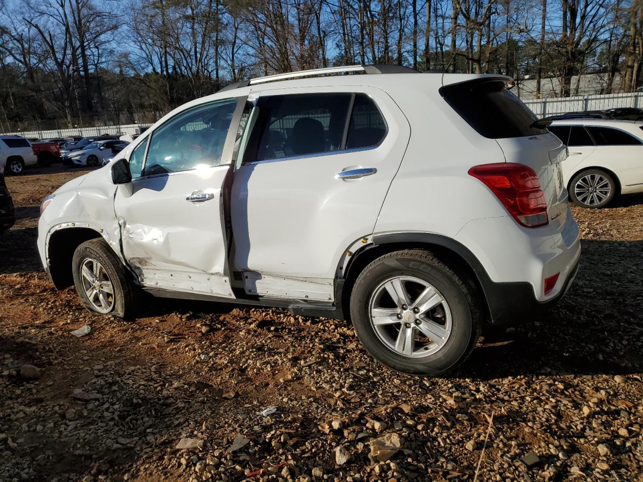 2019 Chevrolet Trax - Image 2