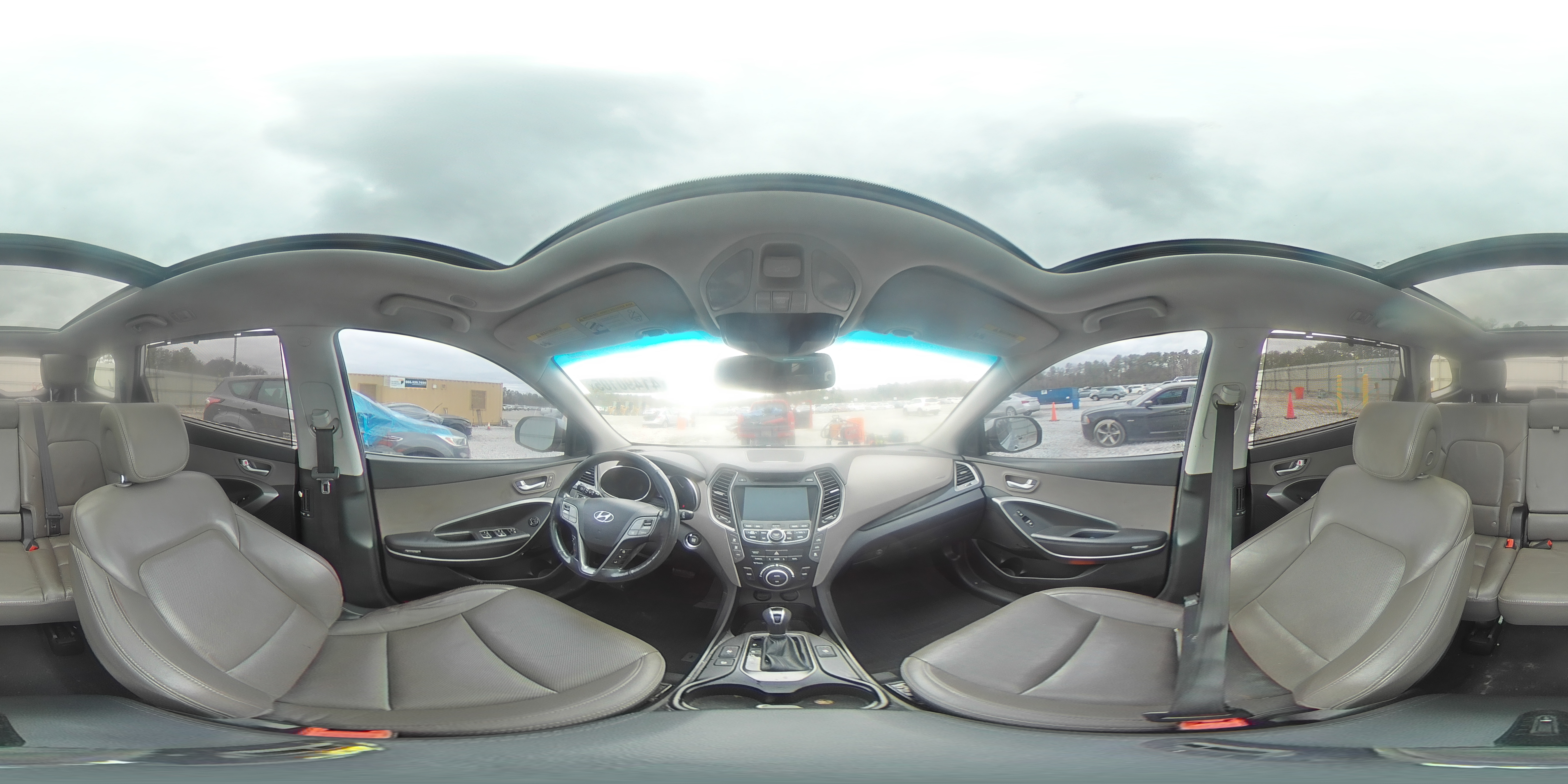 2016 Hyundai Santa Fe - Image 15