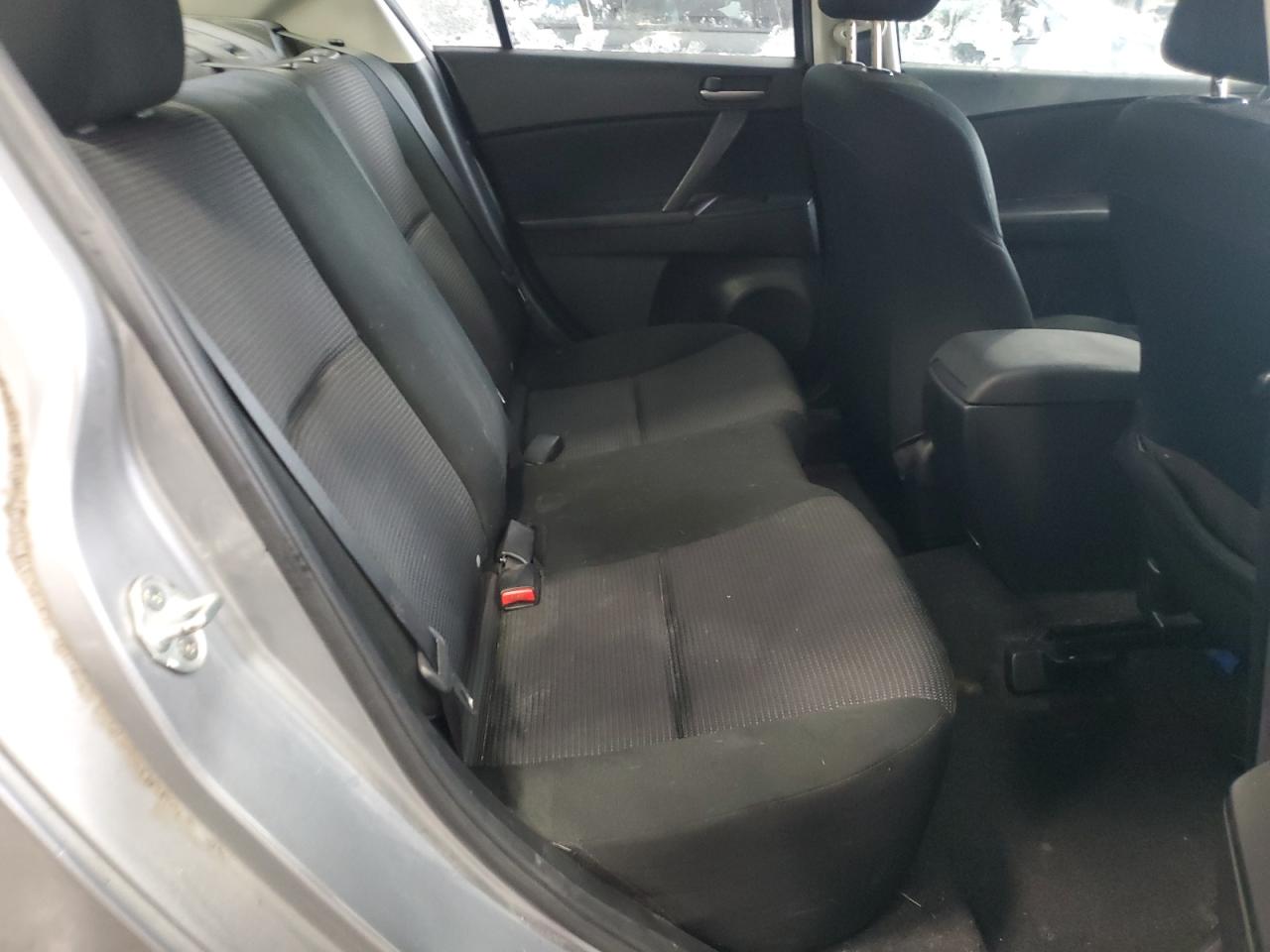 2013 Mazda 3 - Image 10