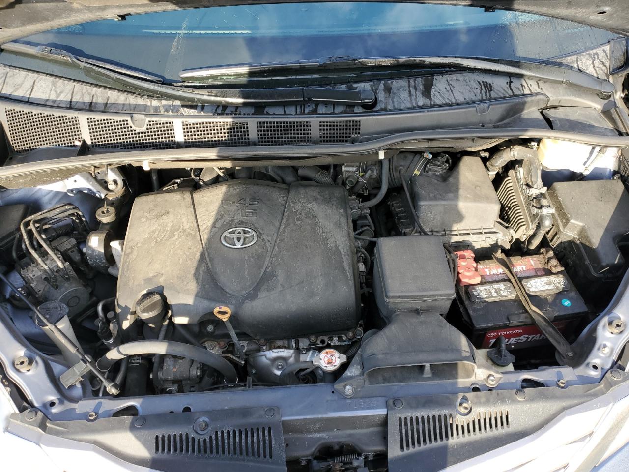 2017 Toyota Sienna - Image 12