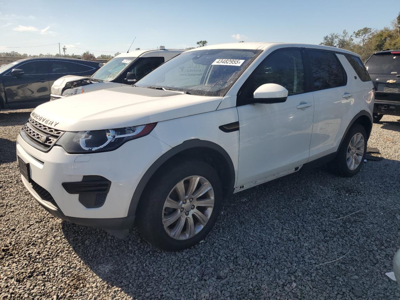 2017 Land Rover Discovery - Image 1