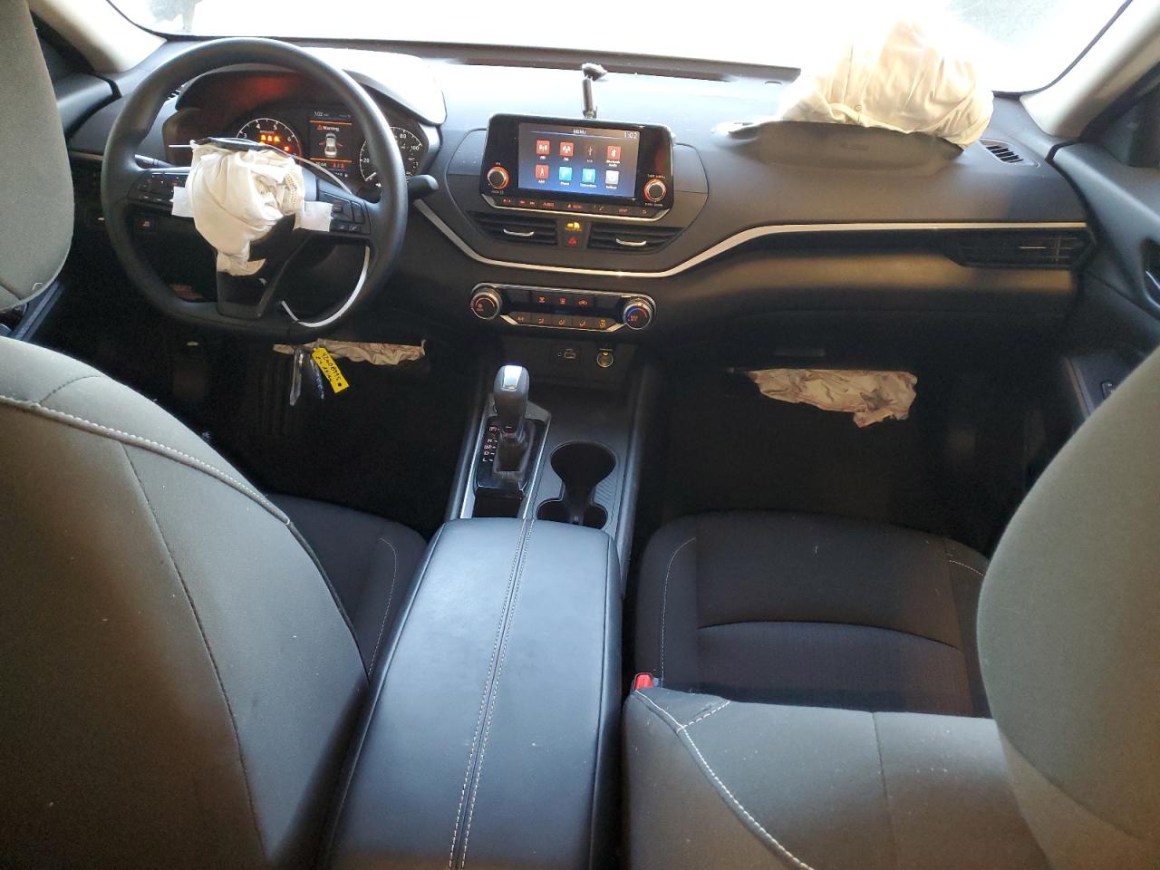 2024 Nissan Altima - Image 8