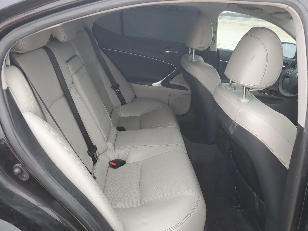 2011 Lexus IS - Image 10