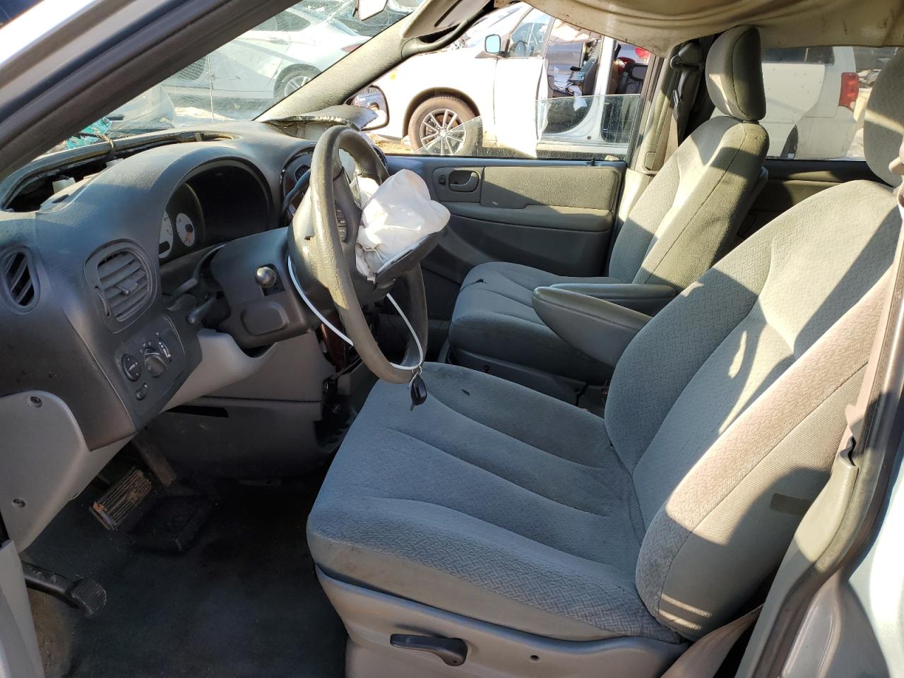 2004 Chrysler Town & Country - Image 7