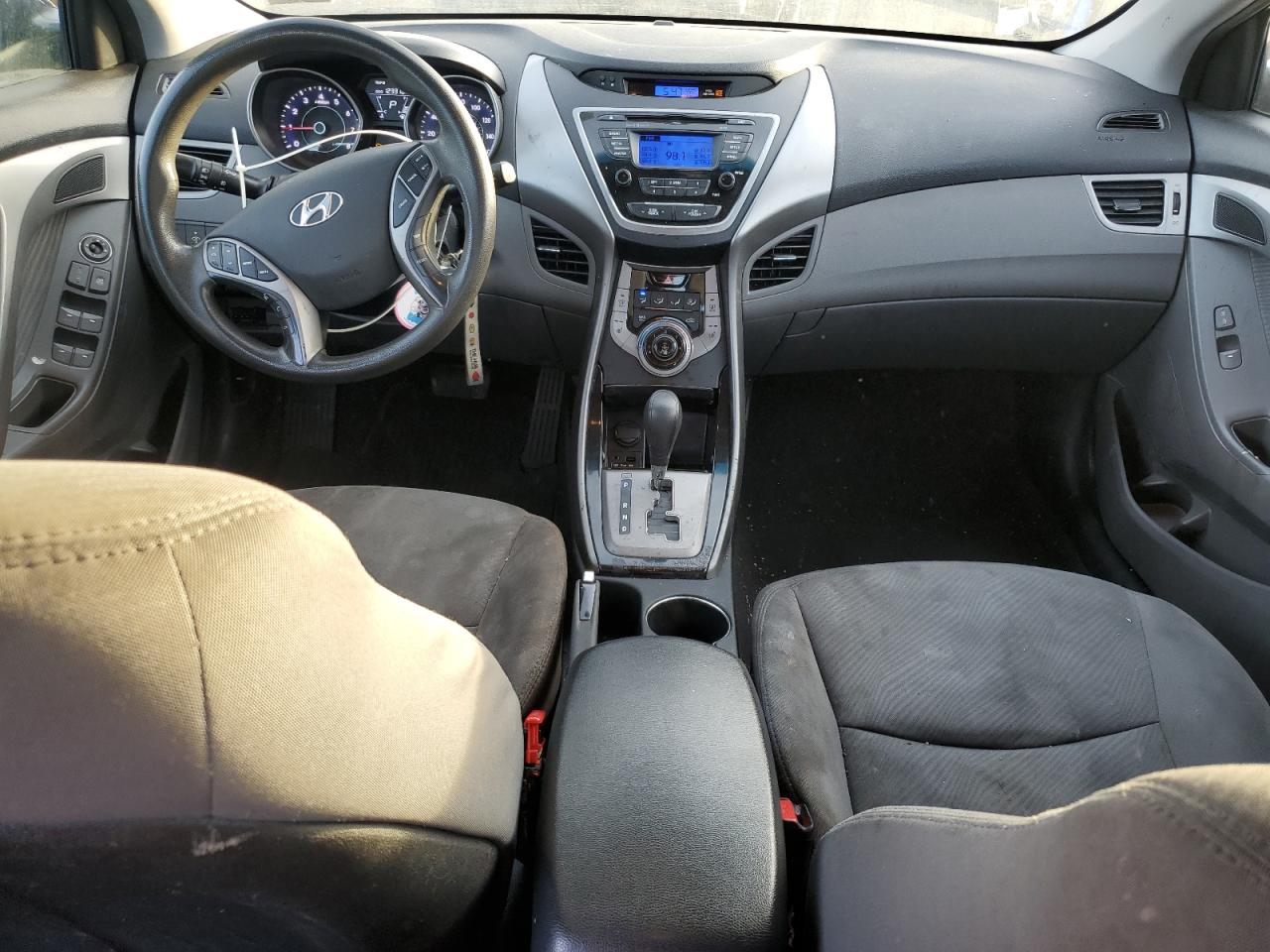 2013 Hyundai Elantra - Image 8