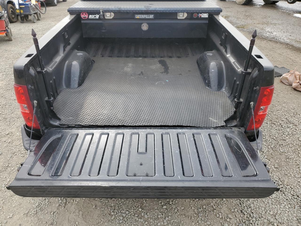 2013 Chevrolet Silverado - Image 10