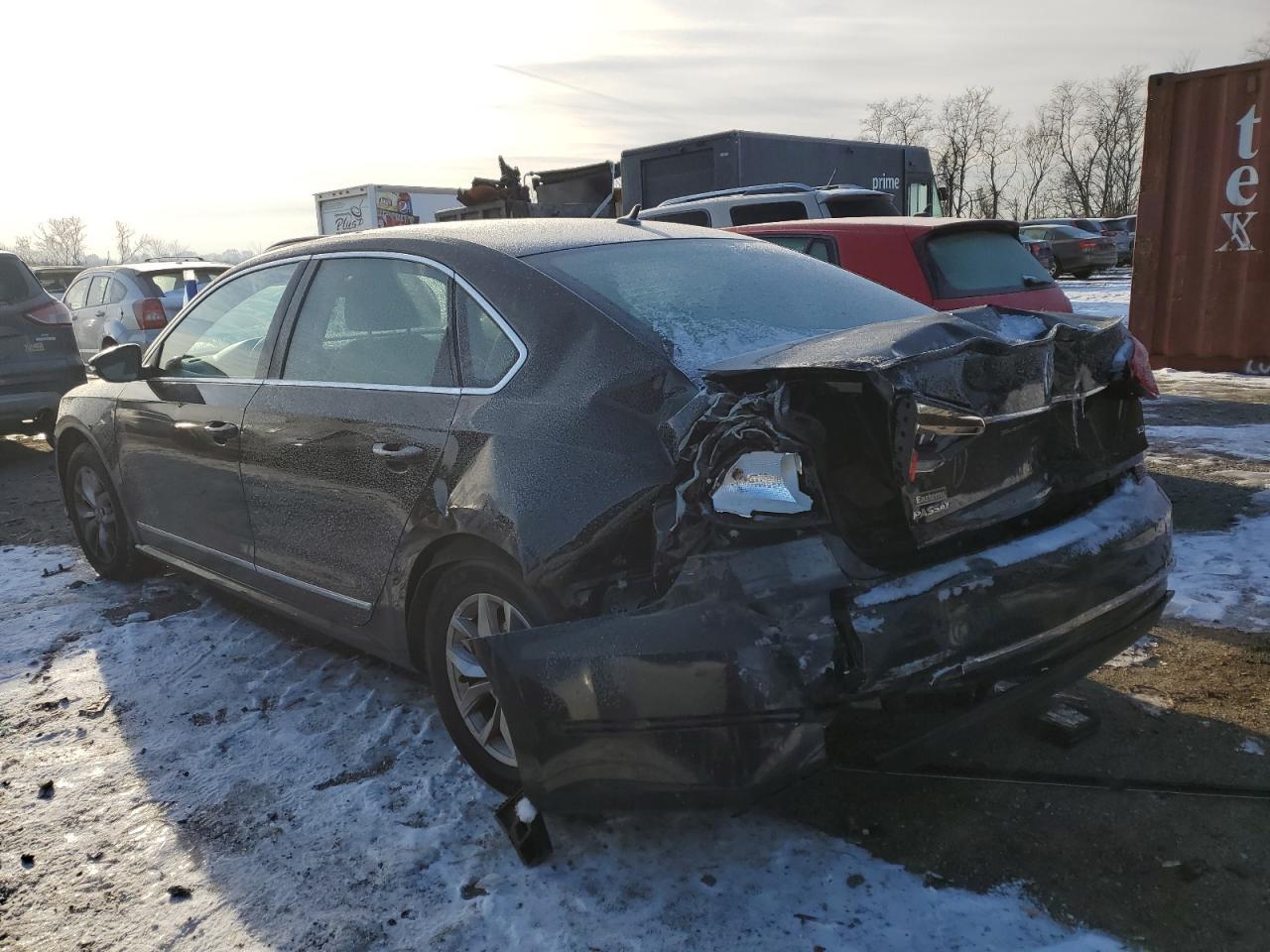 2017 Volkswagen Passat - Image 2