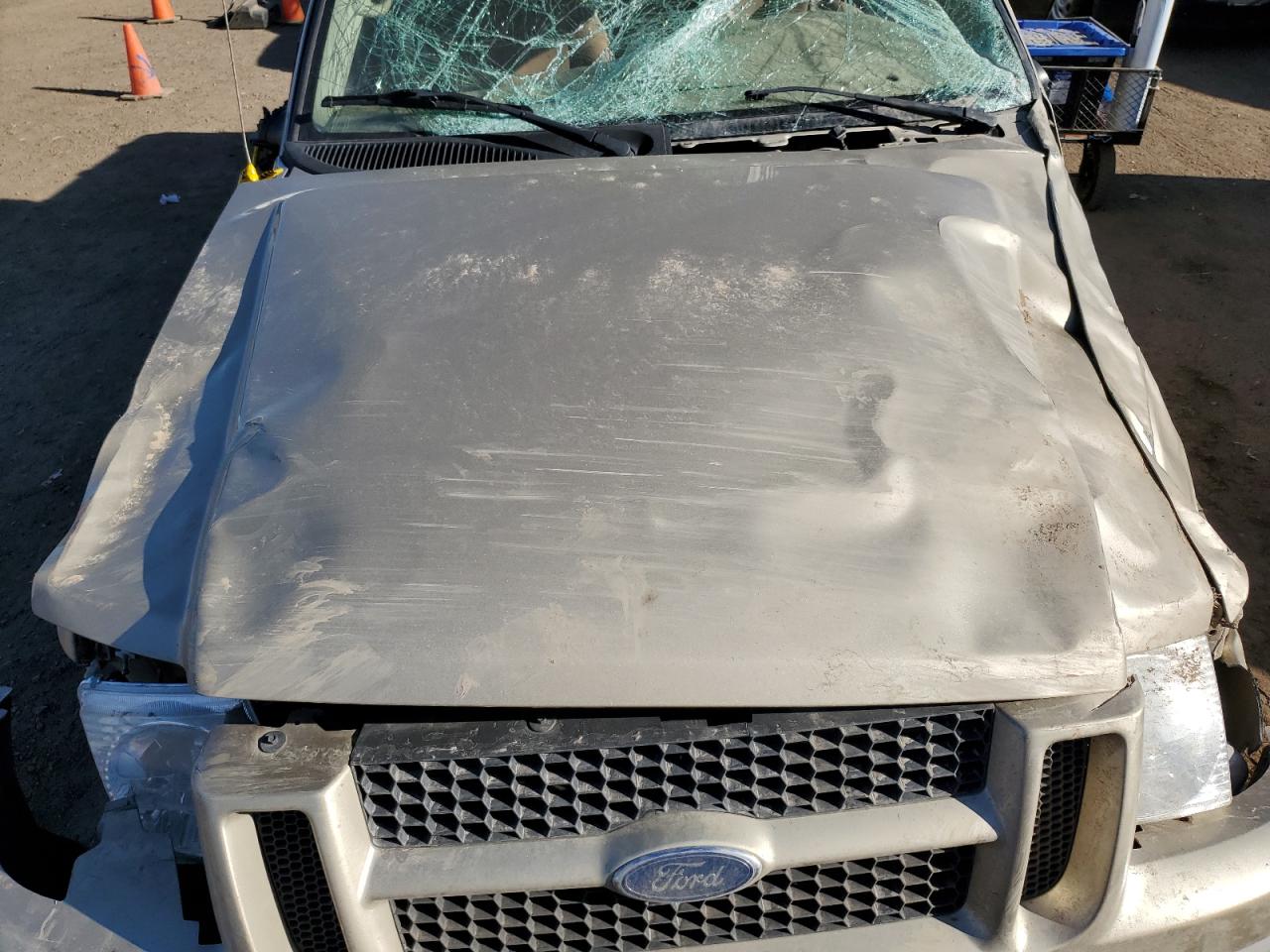 2003 Ford Explorer - Image 13