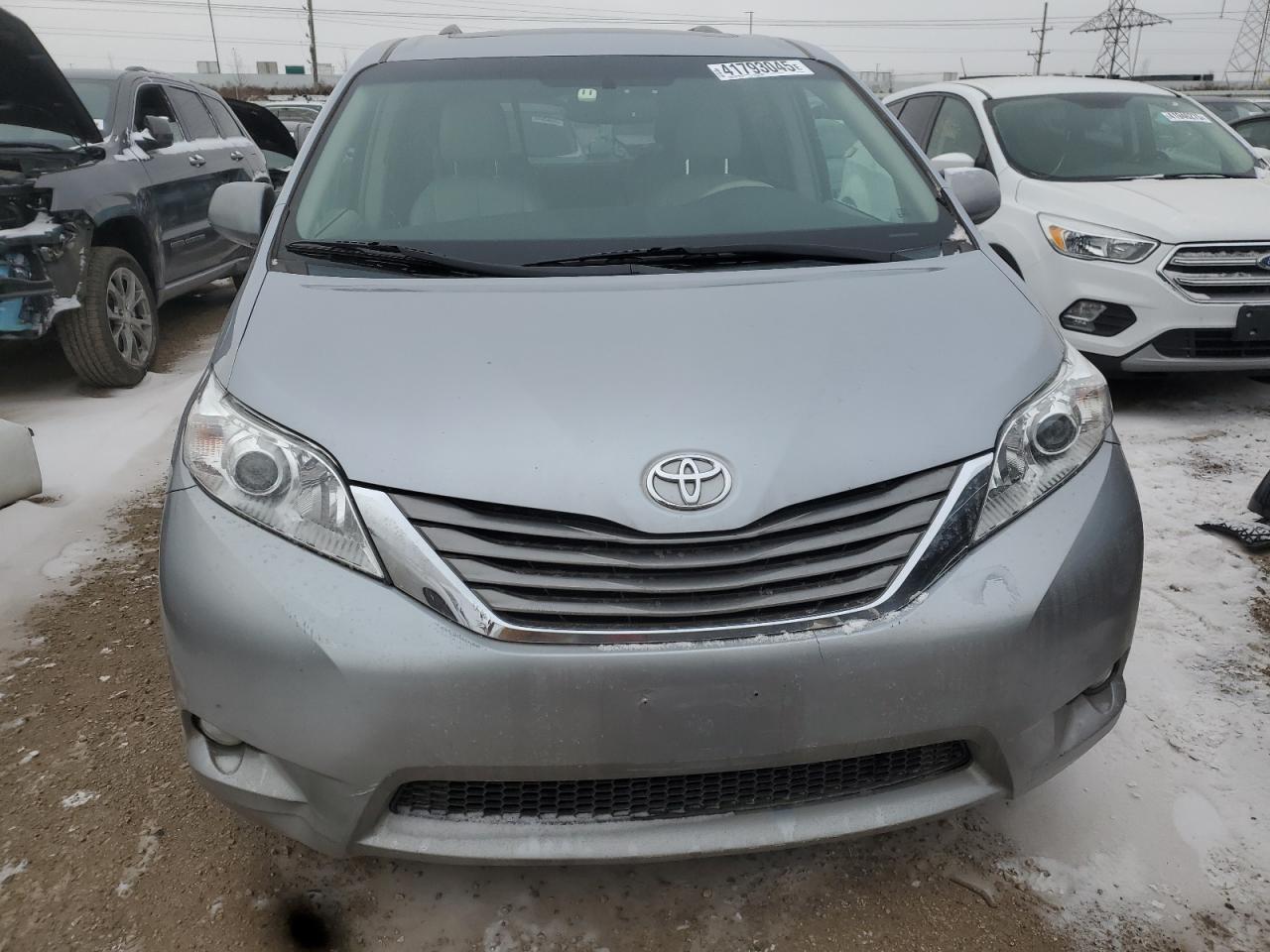 2011 Toyota Sienna - Image 5