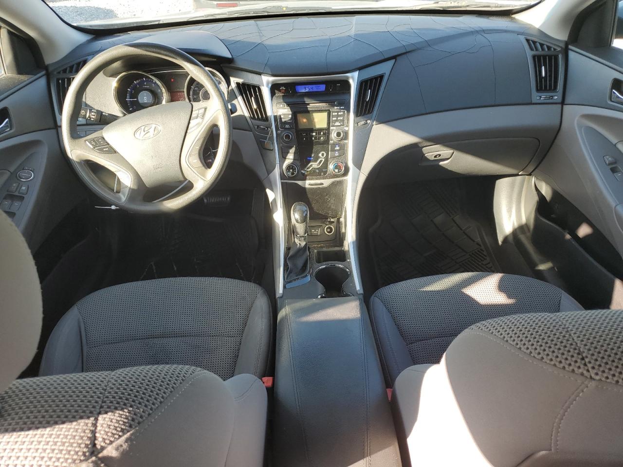 2011 Hyundai Sonata - Image 8