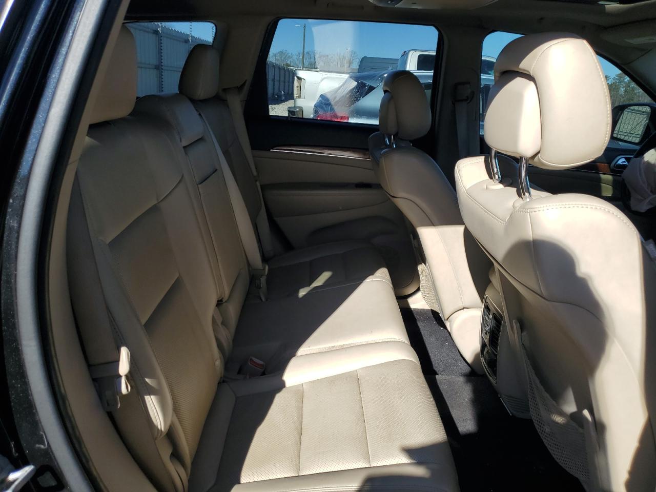 2011 Jeep Grand Cherokee - Image 11