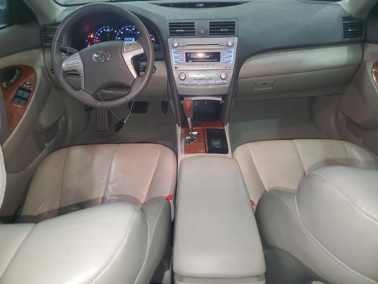 2011 Toyota Camry - Image 8