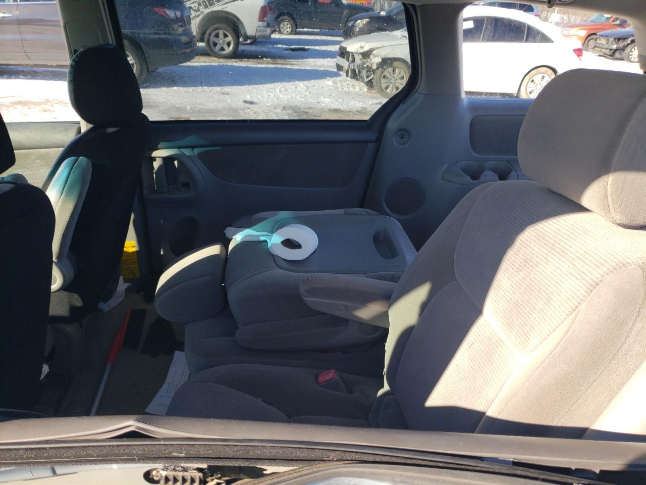 2004 Toyota Sienna - Image 12