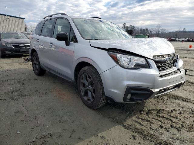  SUBARU FORESTER 2018 Серебристый