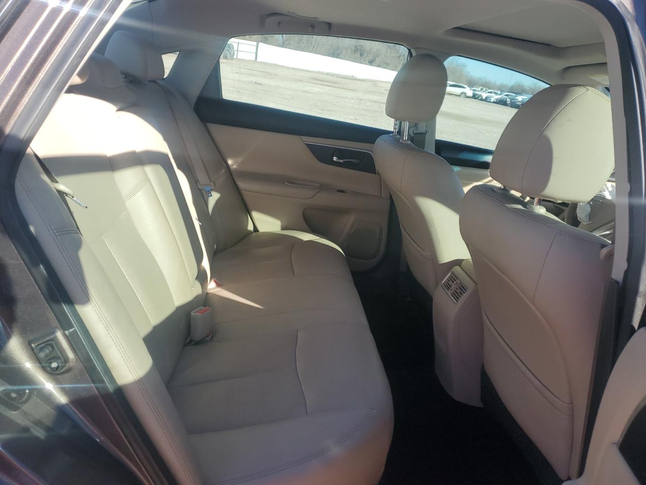 2016 Nissan Altima - Image 10