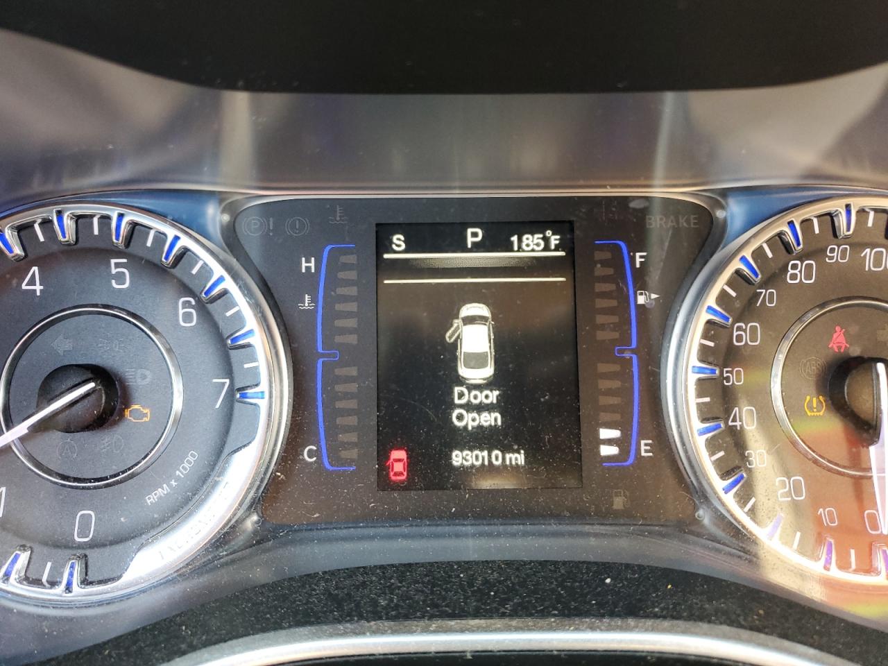 2015 Chrysler 200 - Image 9