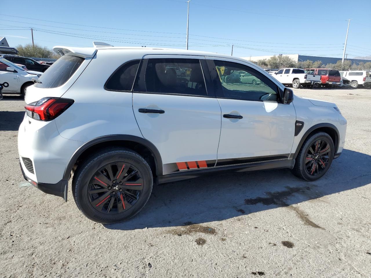 2021 Mitsubishi Outlander - Image 3