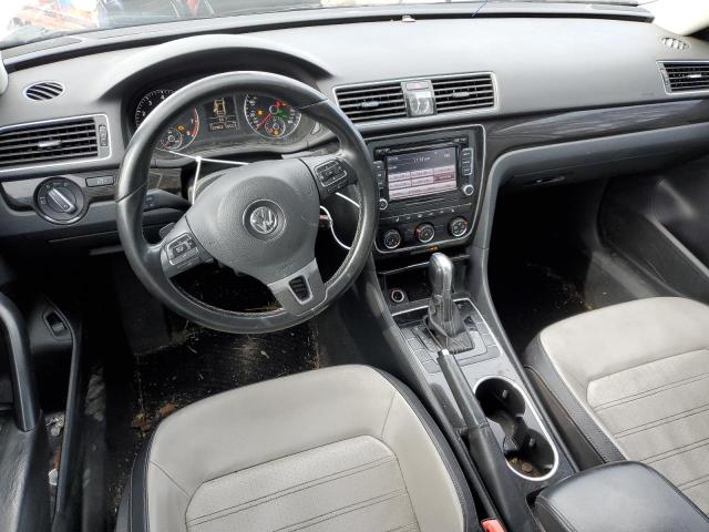 Sedans VOLKSWAGEN PASSAT 2015 Srebrny