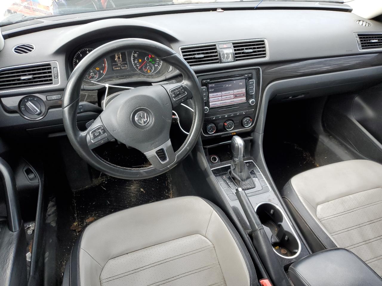 2015 Volkswagen Passat - Image 8
