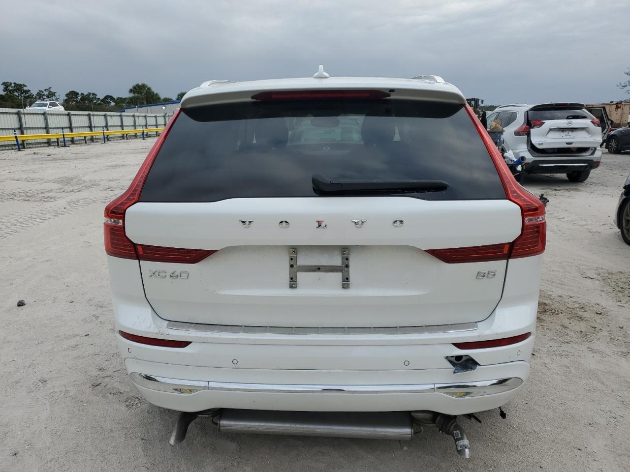 2022 Volvo XC60 - Image 6