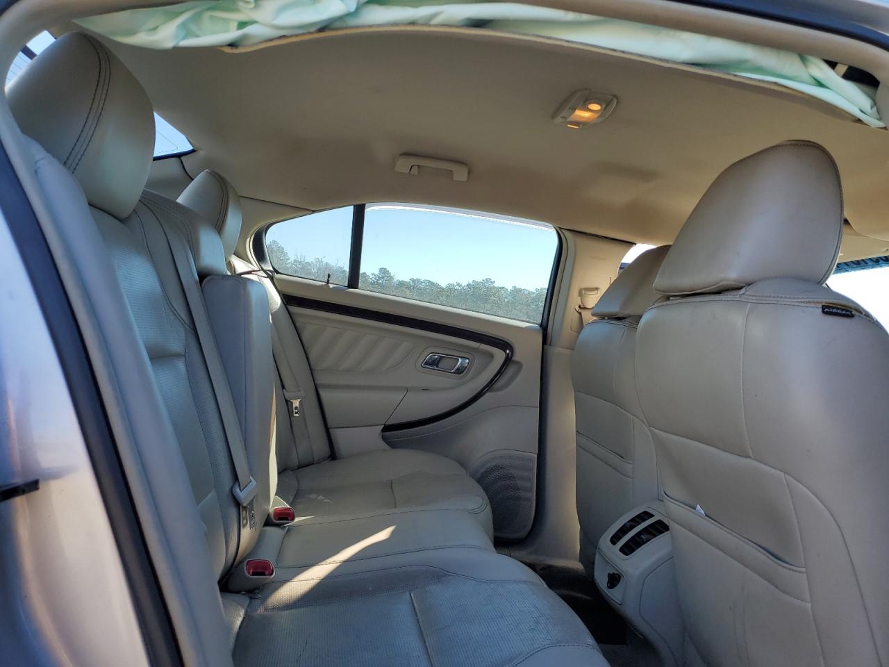 2012 Ford Taurus - Image 10