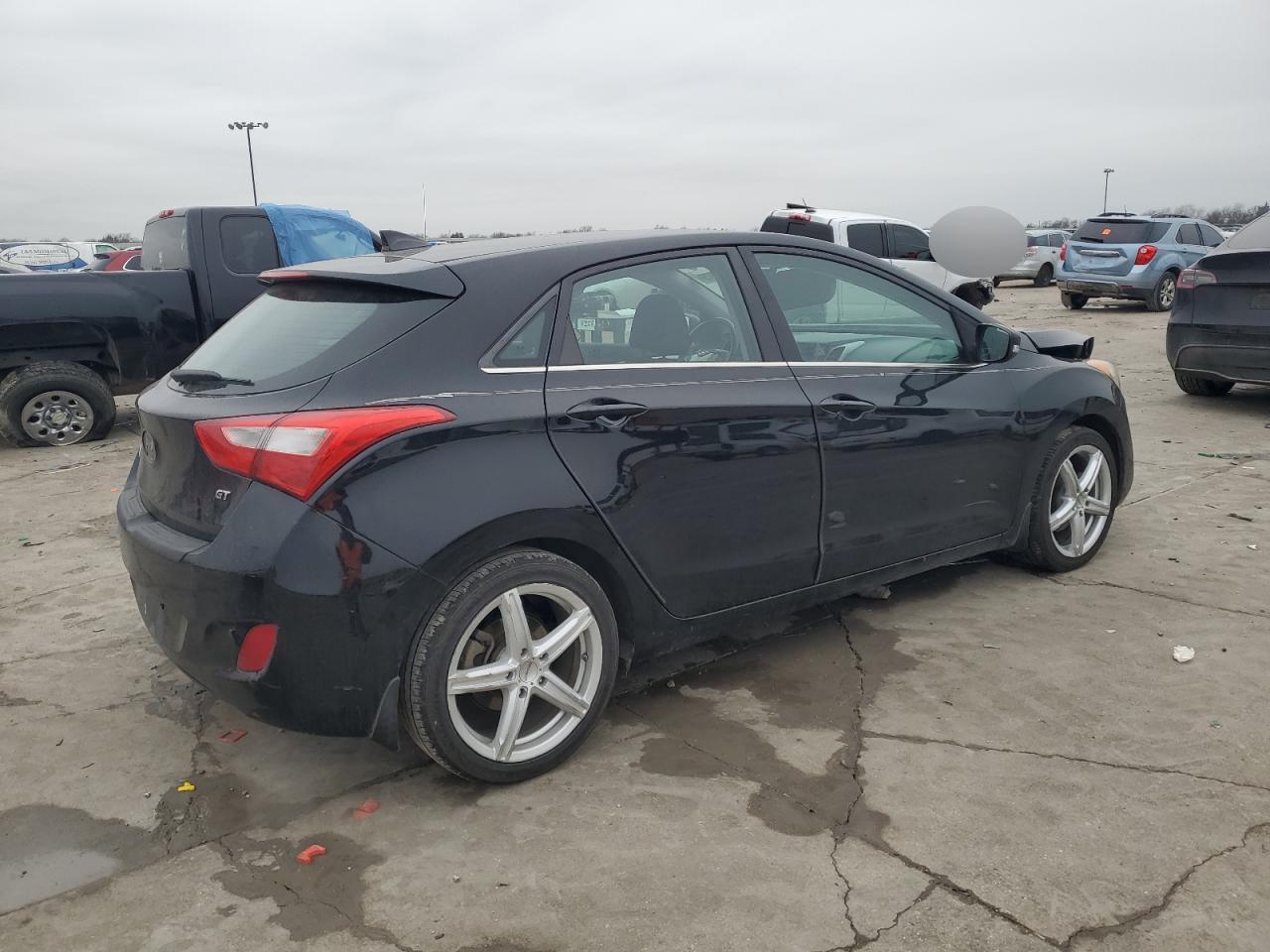 2016 Hyundai Elantra - Image 3