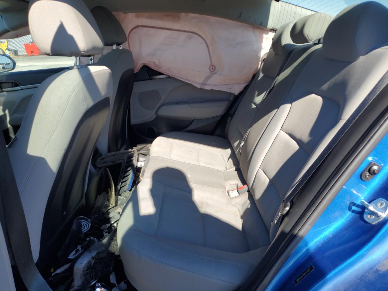 2017 Hyundai Elantra - Image 10