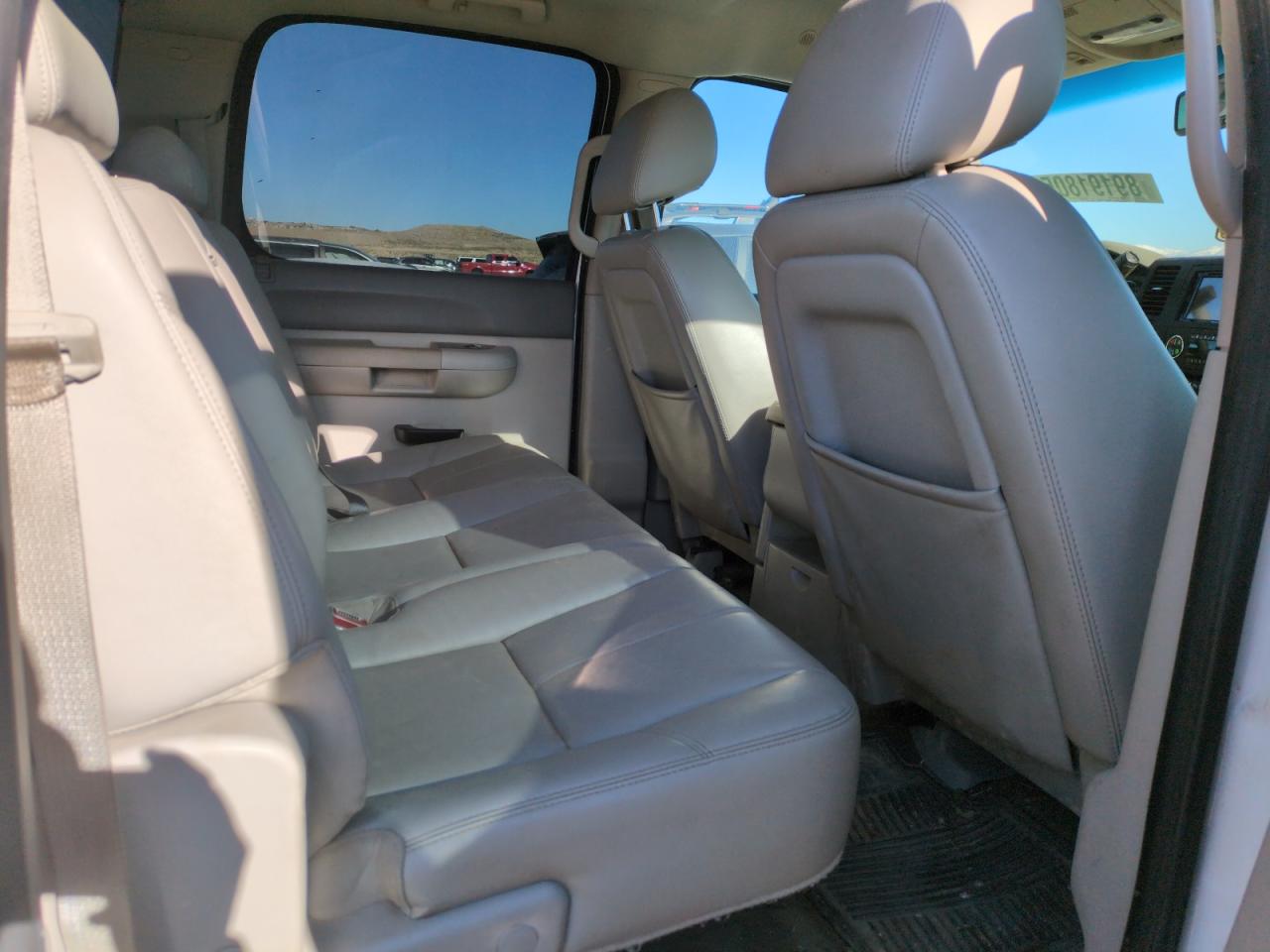 2012 Chevrolet Silverado - Image 10