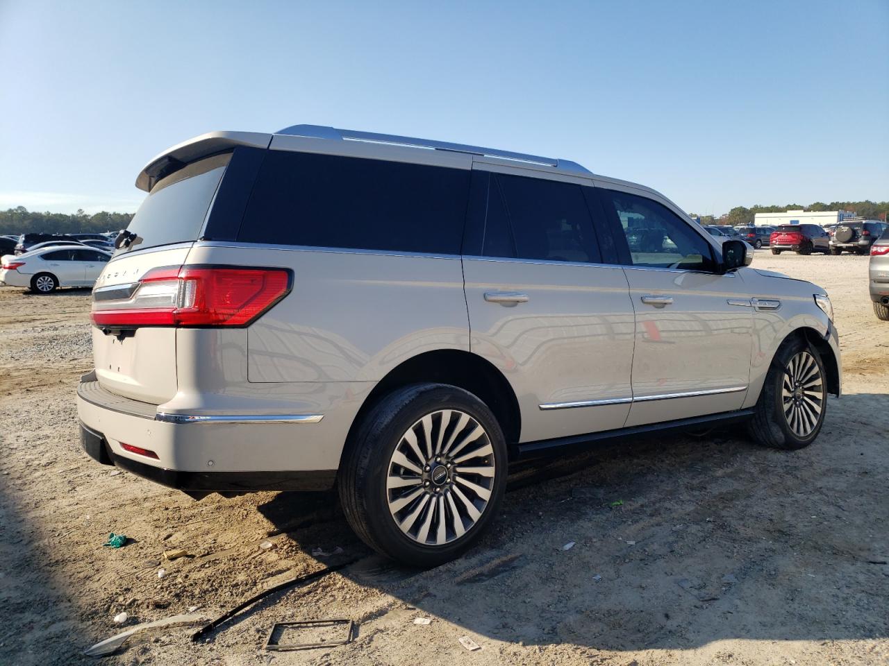 2021 Lincoln Navigator - Image 3
