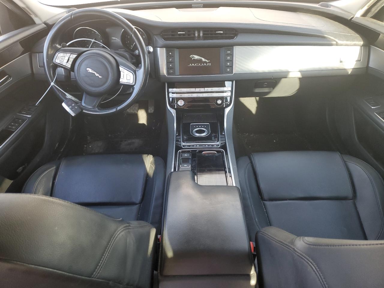2016 Jaguar XF - Image 8