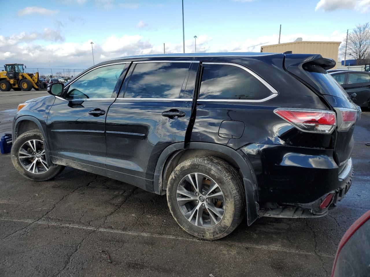 2016 Toyota Highlander - Image 2