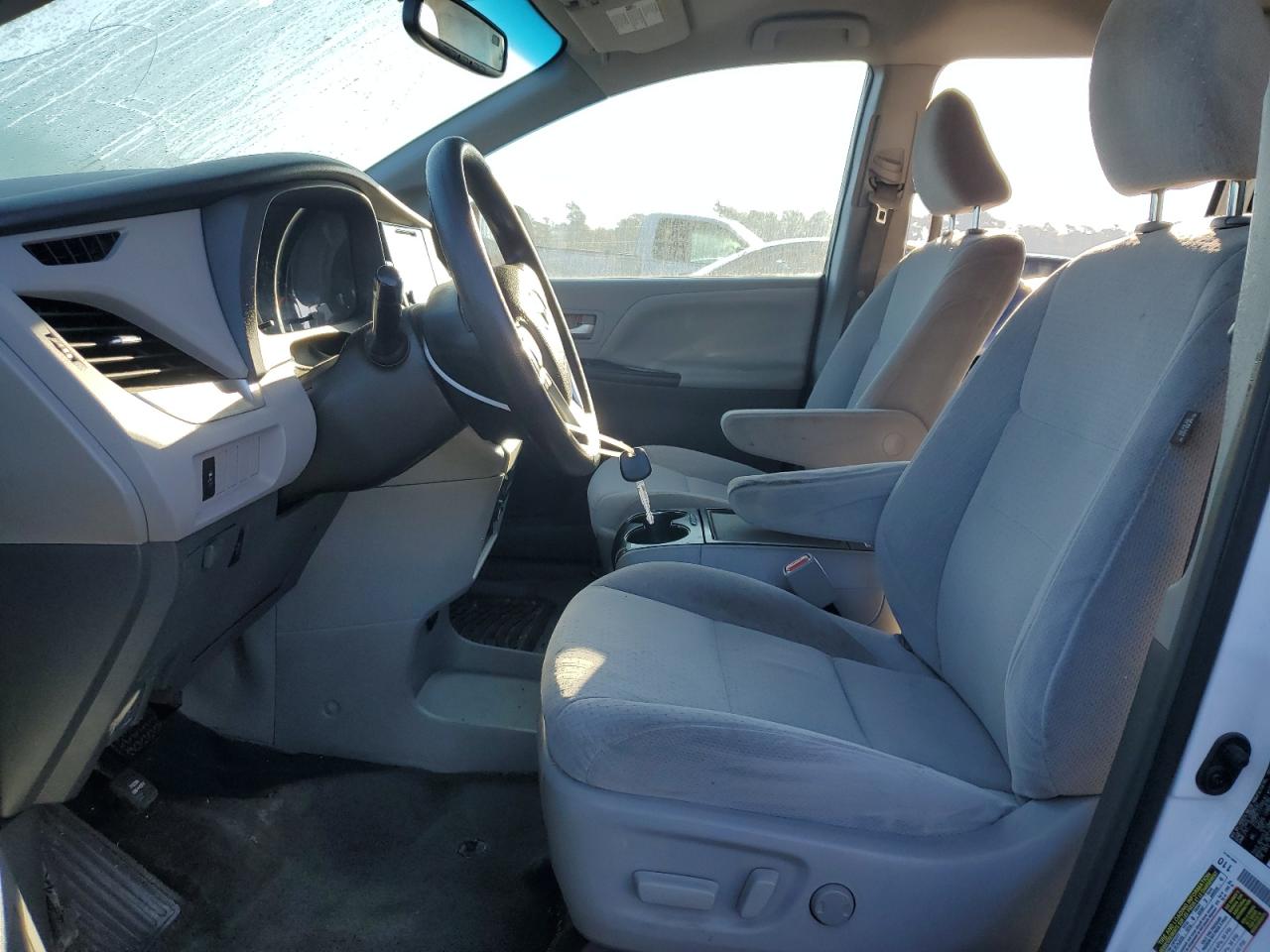 2015 Toyota Sienna - Image 7